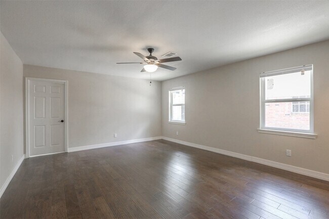 Building Photo - 730 Bison Dr