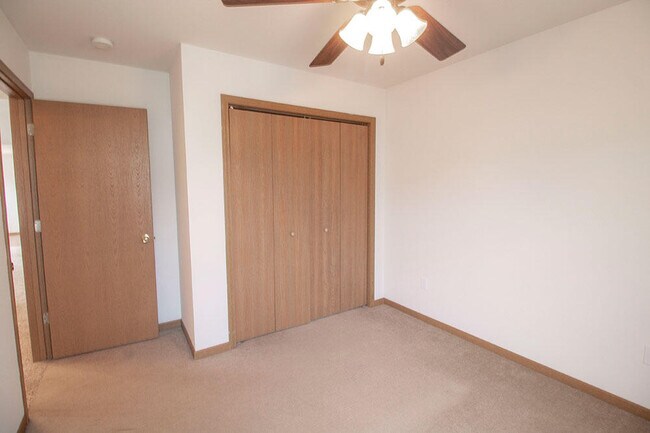 Building Photo - 1601 Smiley Ln