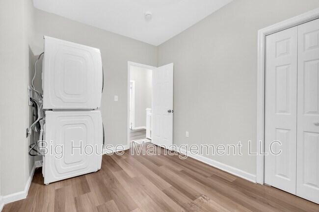 Building Photo - 333 S Lehigh St
