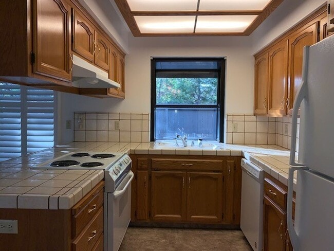 Building Photo - Spacious Bullard Area condo, recently upda...