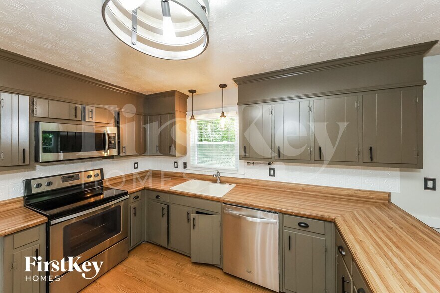 Building Photo - 2902 Moorings Pkwy SW