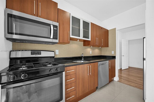 Building Photo - 320 85th St
