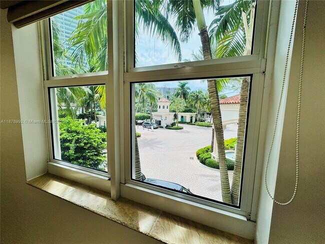 Building Photo - 20000 E Country Club Dr