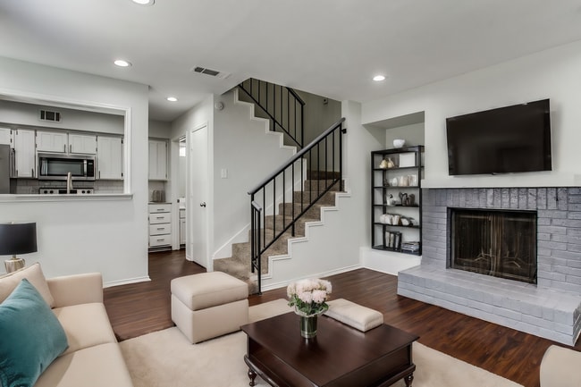 Building Photo - 2805 Meadow Park Dr