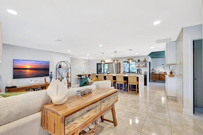 Building Photo - 932 Evergreen Dr