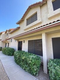 Building Photo - Chandler Townhouse 2 Bed & 1.5 Bath - 2 St...