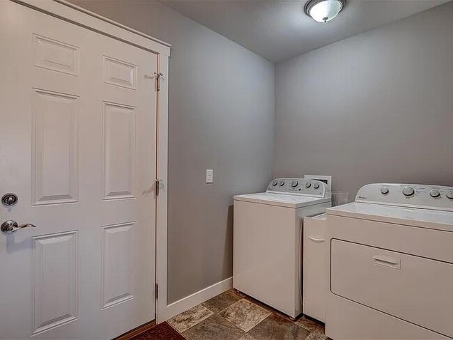 Building Photo - 1455 Shoshone Dr