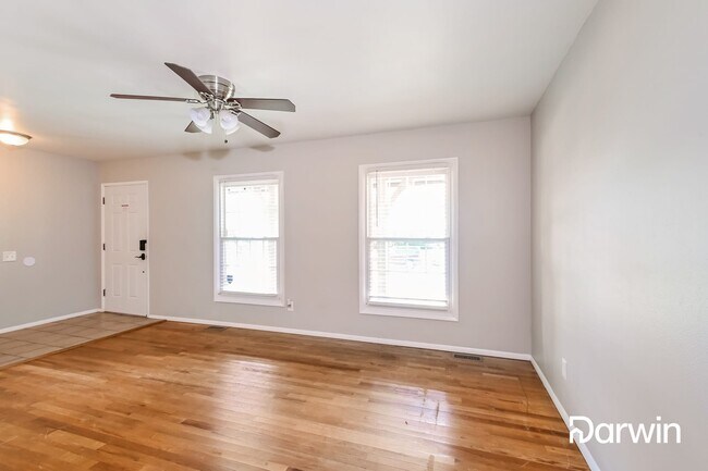 Building Photo - 1517 Springhurst Dr