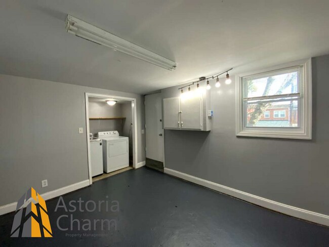 Building Photo - 3 Bedroom Home with Den and Fenced Yard in Quiet Neighborhood