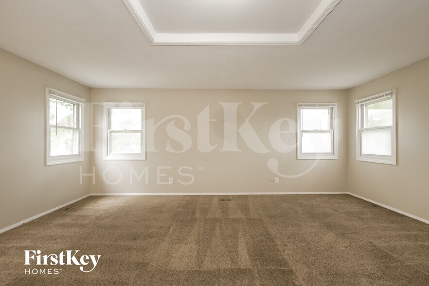 Building Photo - 611 W Oakwood Dr