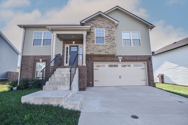 Primary Photo - Pet Friendly Four Bedroom with Basement!