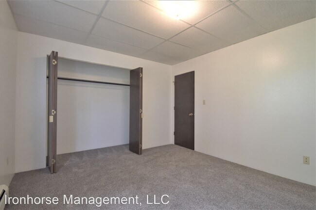 Building Photo - 805 W Villard St