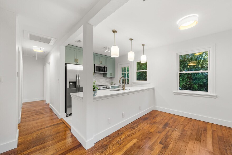 Building Photo - 1010 NE 7th Pl