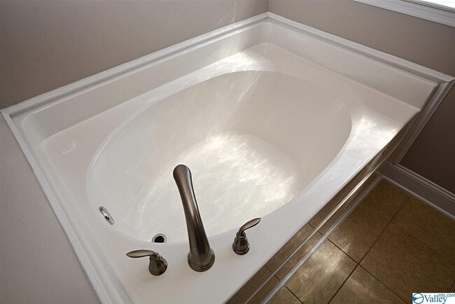 Building Photo - 106 Forest Glade Dr