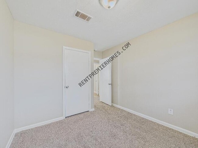 Building Photo - 1 Coral Ln