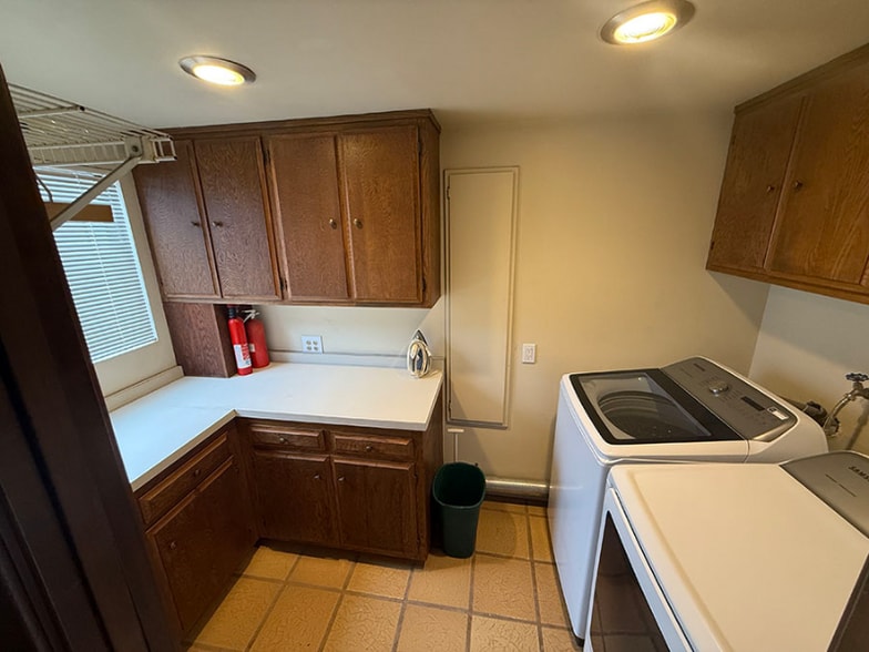 Building Photo - 4310 Ocean View Dr