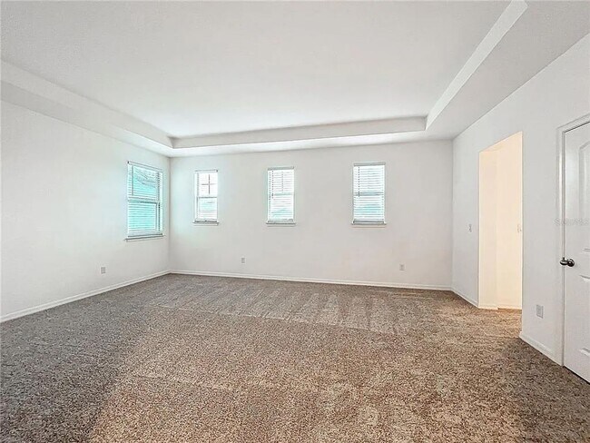 Building Photo - Spacious 5 Bedroom 4 Bathroom Home in Wind...