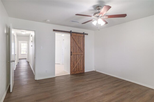 Building Photo - 4104 Harcourt Dr