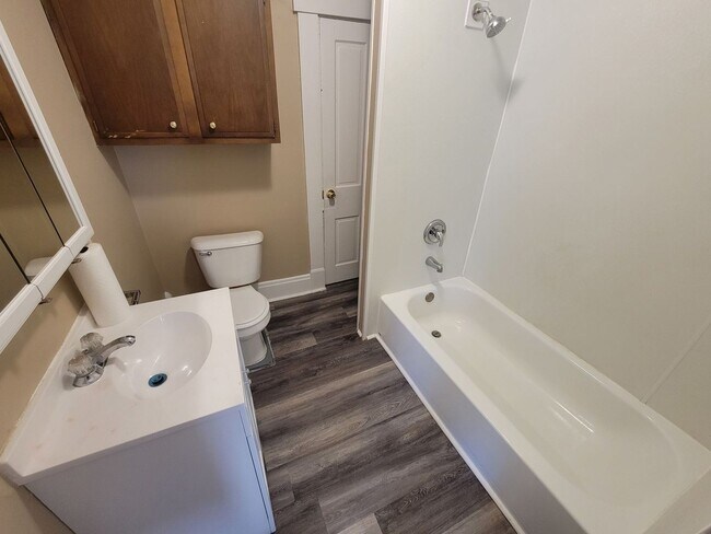 Building Photo - 24 Millville Ave 2BR/1BA (West Hamilton)