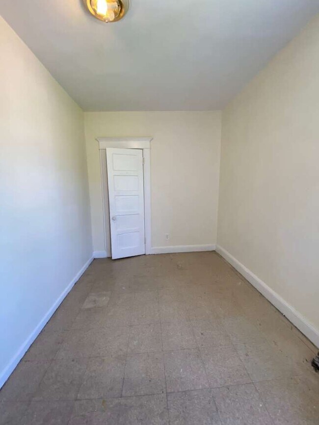 Building Photo - 121 Yonkers Ave