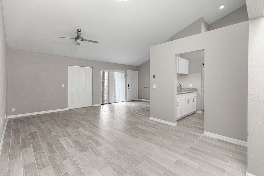 Building Photo - 4151 SE 22nd Ave