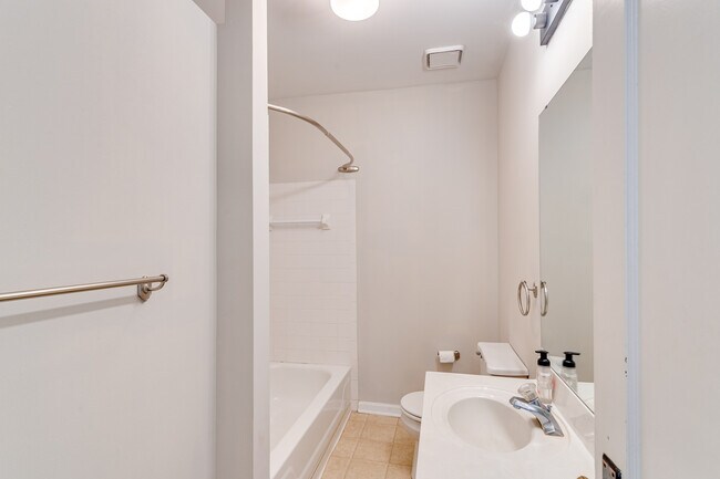 Building Photo - 601 Rushton Rd