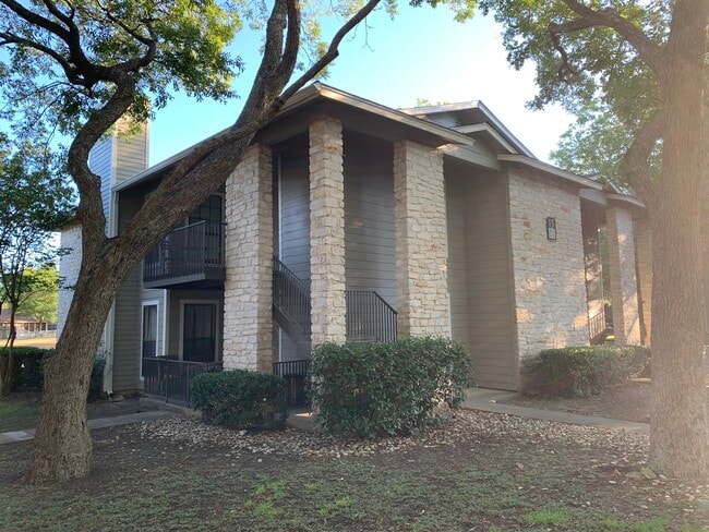Building Photo - 10616 Mellow Mdws