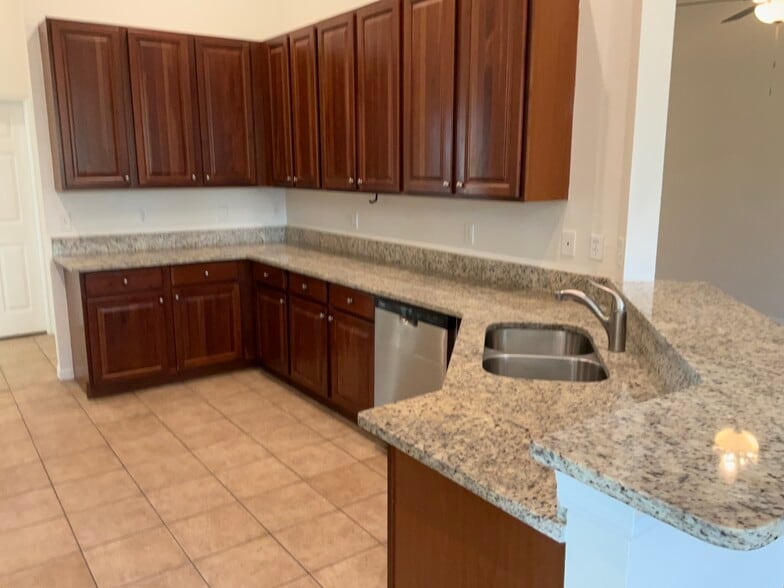 Building Photo - 6226 Bridgevista Dr