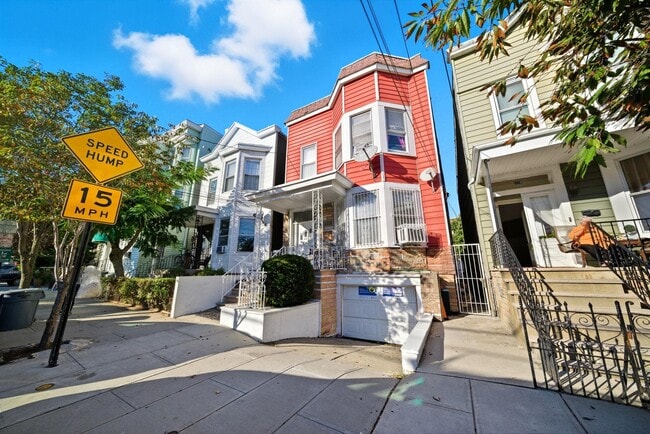 Building Photo - 222 47th St