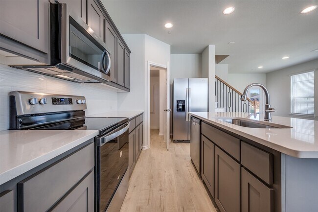 Building Photo - 4601 Avion Dr