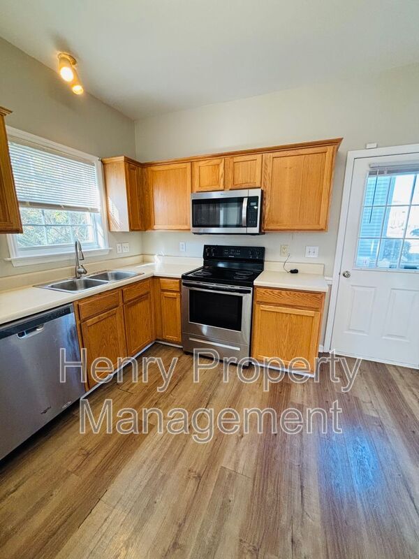 Building Photo - 5716 Brookshadow Dr