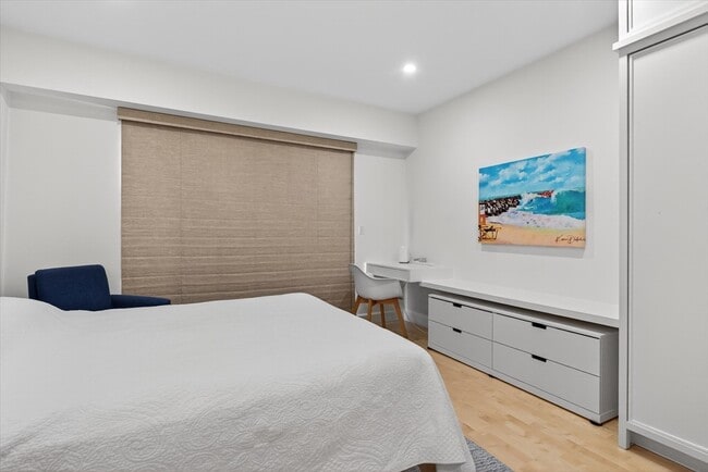 Building Photo - 10 Bowdoin St