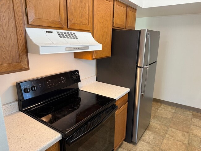 Building Photo - Stylish & Convenient 1-Bedroom Condo in Prime Location!!