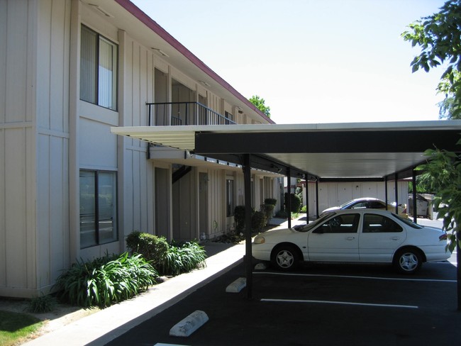 Building Photo - Oak Terrace Apartments