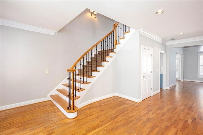 Building Photo - 3206 Windsor Lake Dr NE