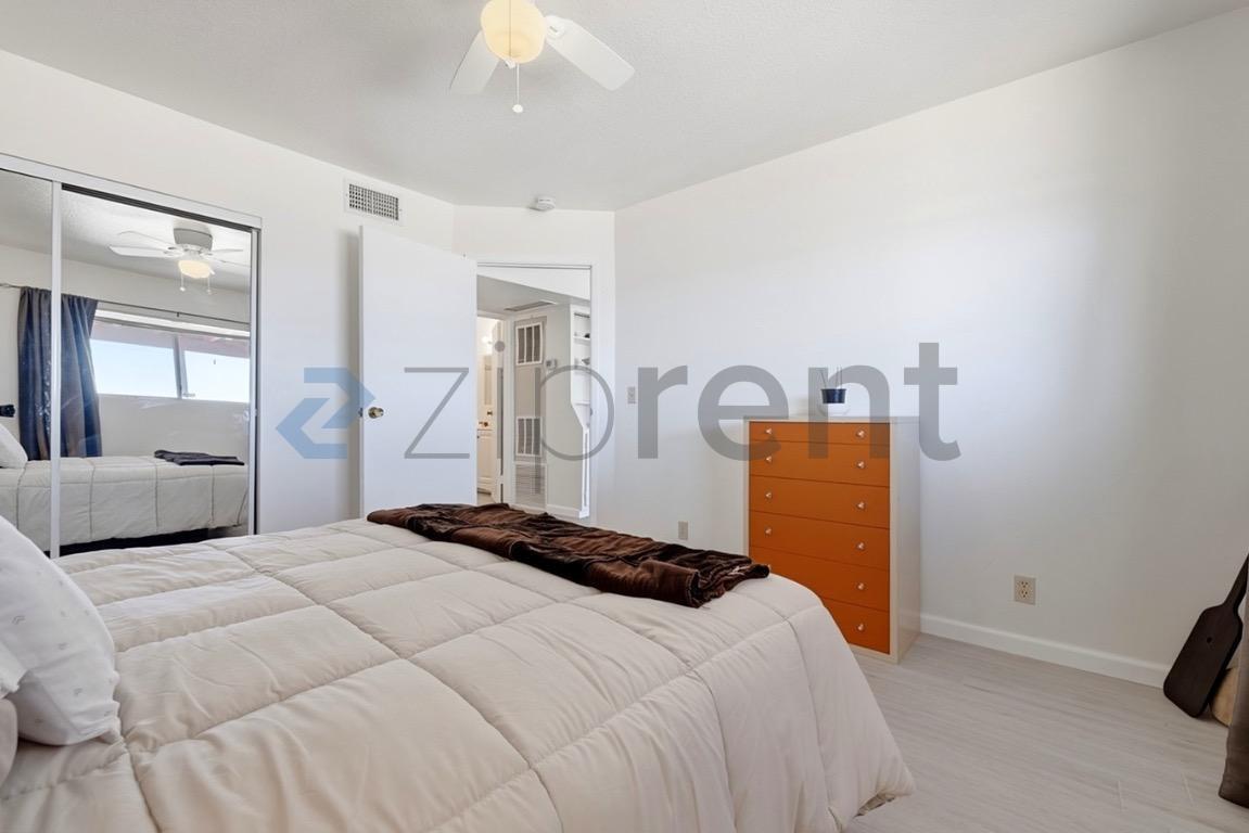 Building Photo - Unit