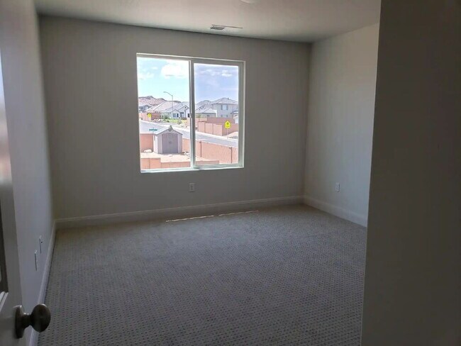 Building Photo - “St. George, Aspen Estates: 5 spacious bed...