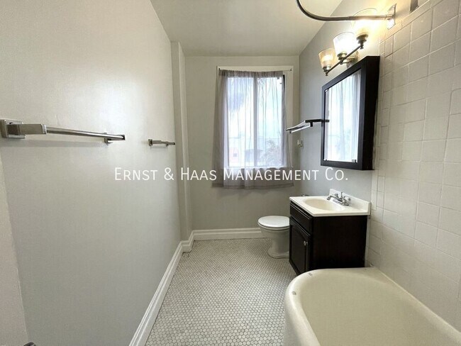 Building Photo - 315 W 3rd St