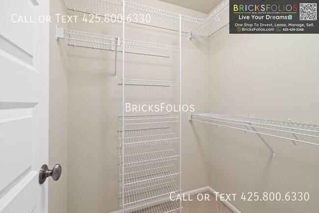 Building Photo - Picture Yourself Living in This East-Facing Bothell Home in the Northshore School District.