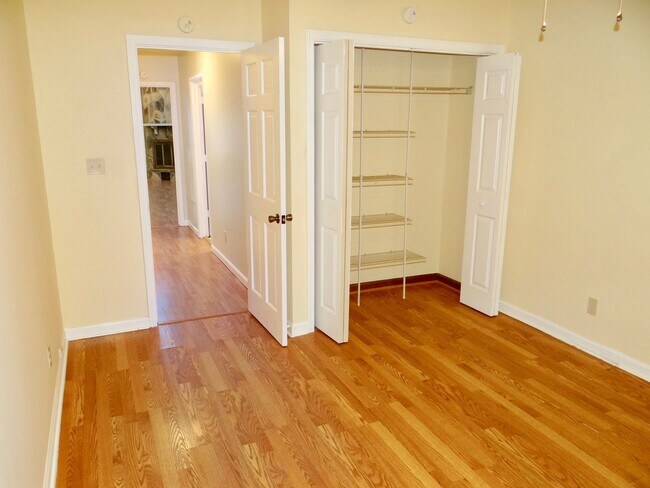 Building Photo - 2 bedroom unfurnished LONG TERM RENTAL in Fairway Ridge