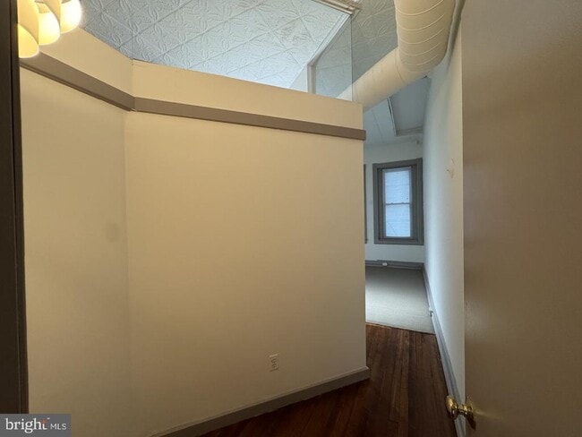 Building Photo - 328 S Broadway