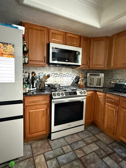 Building Photo - 6705 Bayberry Dr