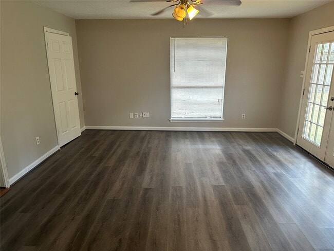 Building Photo - 29031 Elmwood Dr