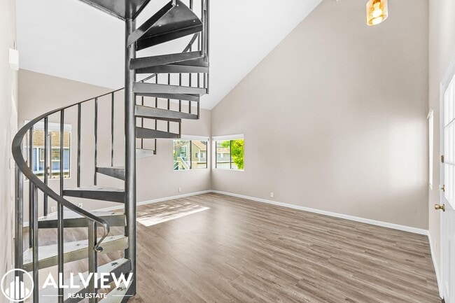 Building Photo - 2 Bedroom, 2 Bathroom Updated Townhome in ...