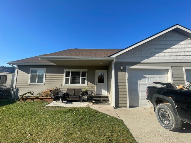 Primary Photo - Pet Friendly UNFURNISHED LONG TERM Kalispe...