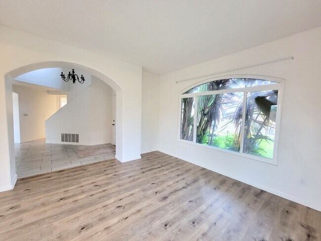 Building Photo - Pool House By Temecula Mall- Just Pure Ele...