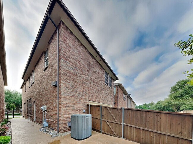 Building Photo - 226 Knapford Station