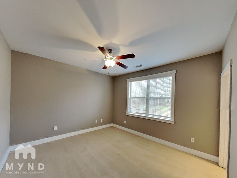 Building Photo - 183 Herring St