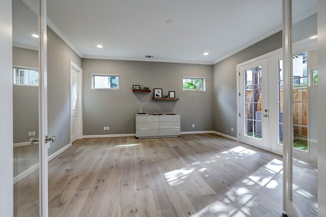 Building Photo - 505 Reinicke St