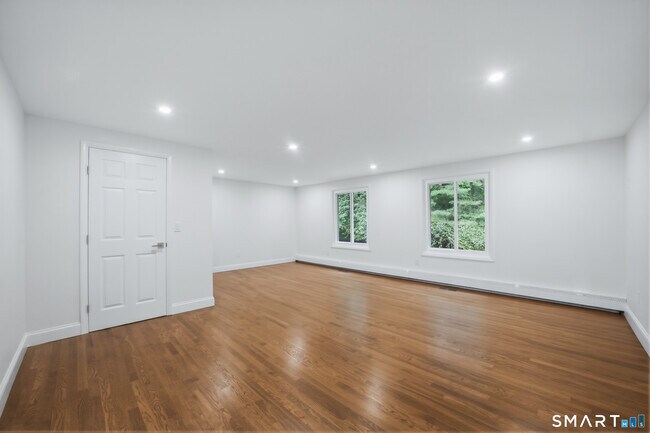 Building Photo - 21 Deepwood Rd